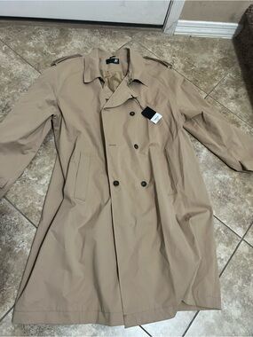 Women’s Double-Breasted Trench Coat in Khaki by